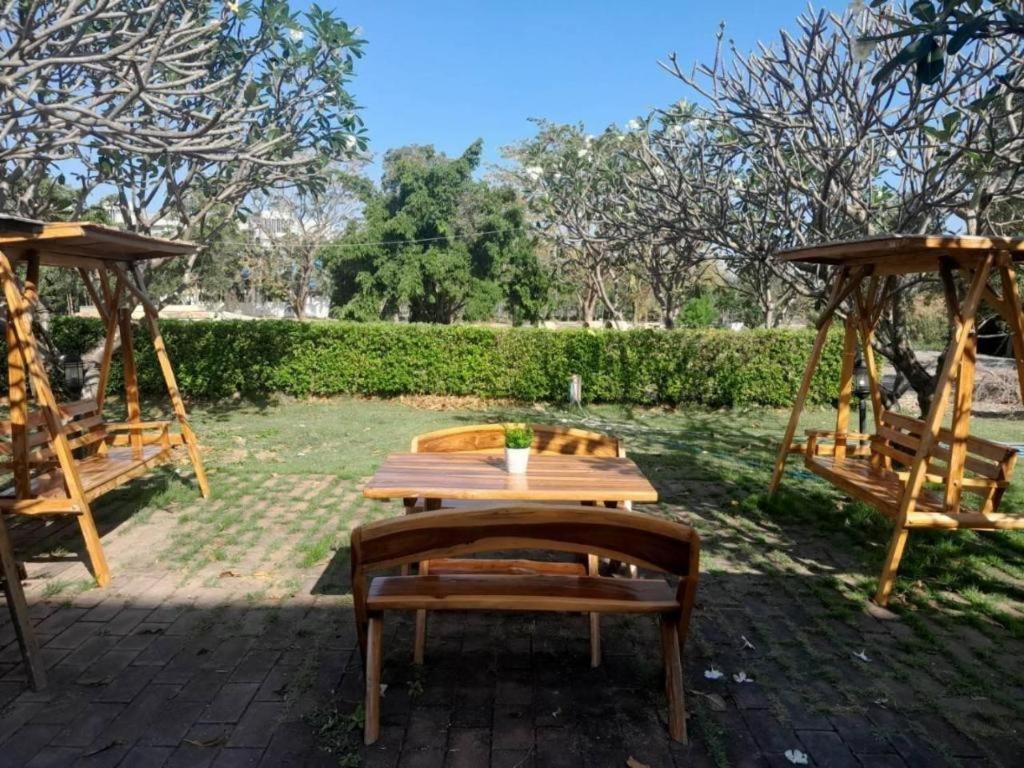 Creston Grand Hotel Suphan Buri Exterior photo