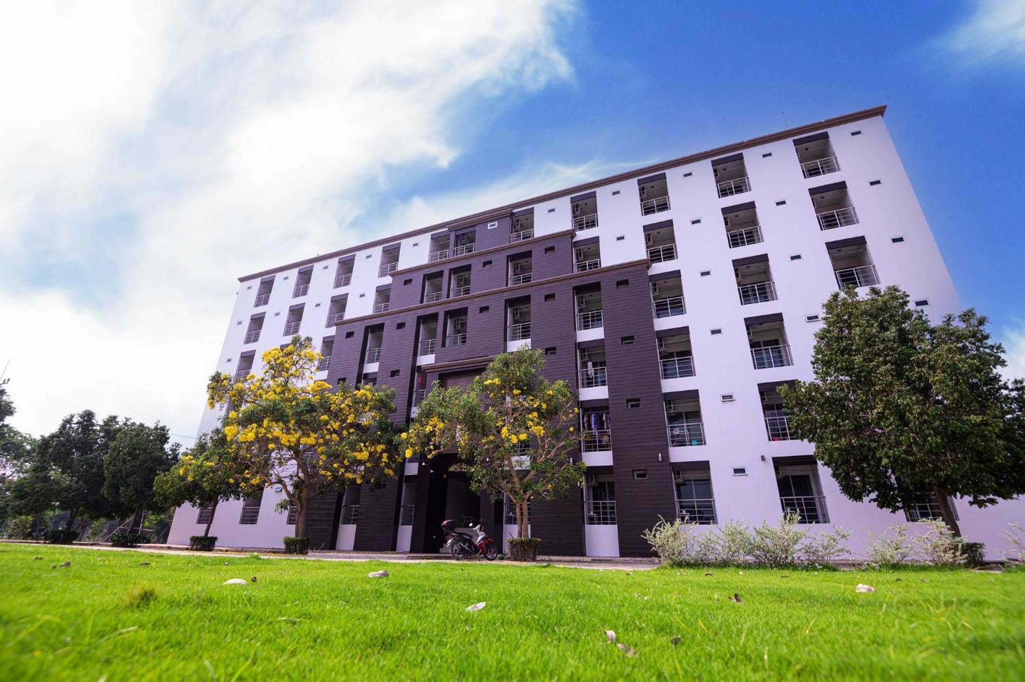 Creston Grand Hotel Suphan Buri Exterior photo