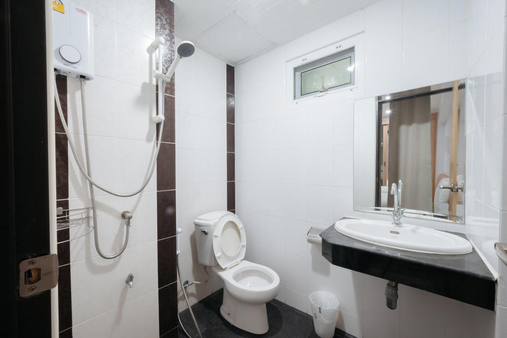 Creston Grand Hotel Suphan Buri Exterior photo