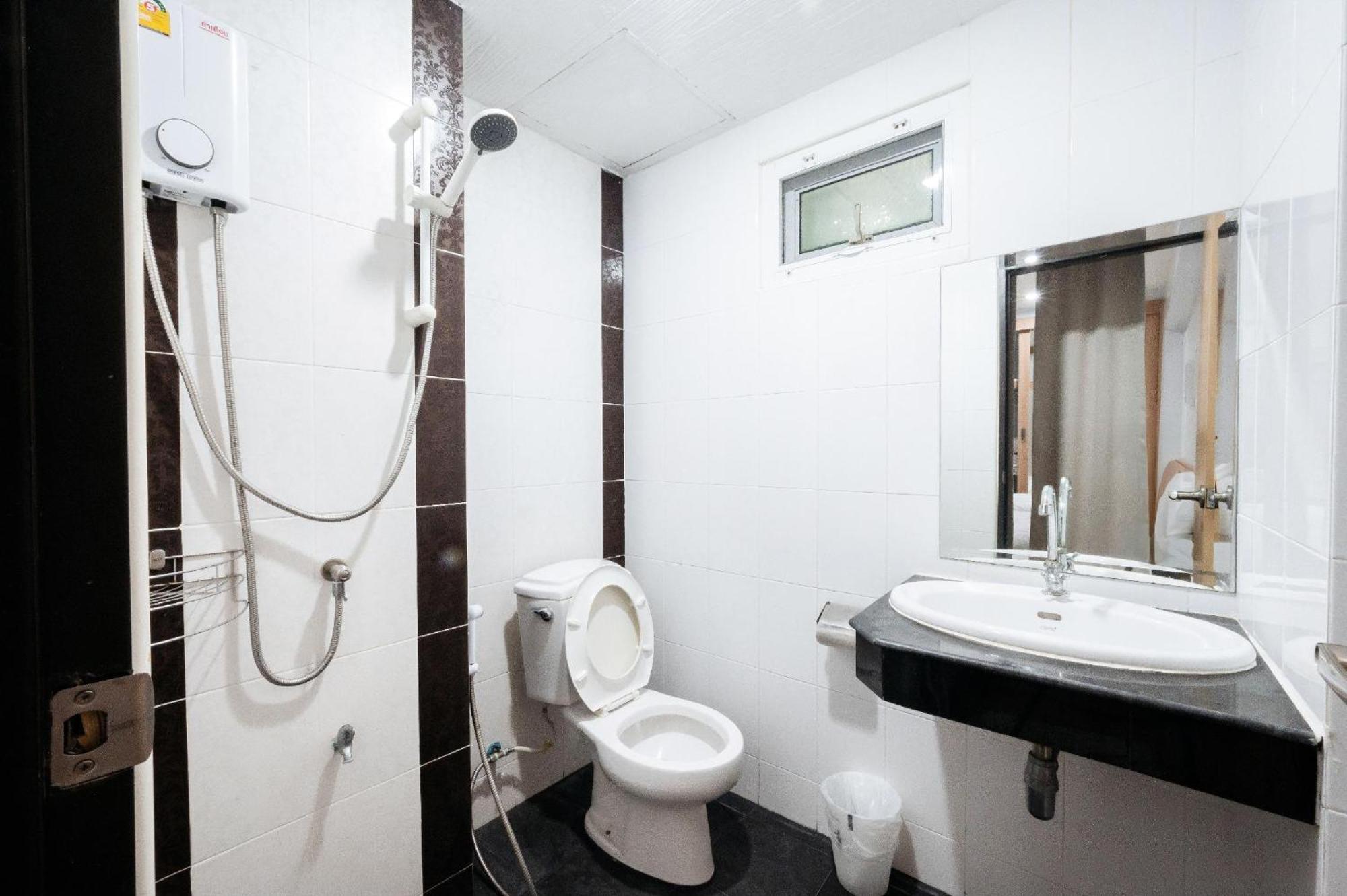 Creston Grand Hotel Suphan Buri Exterior photo